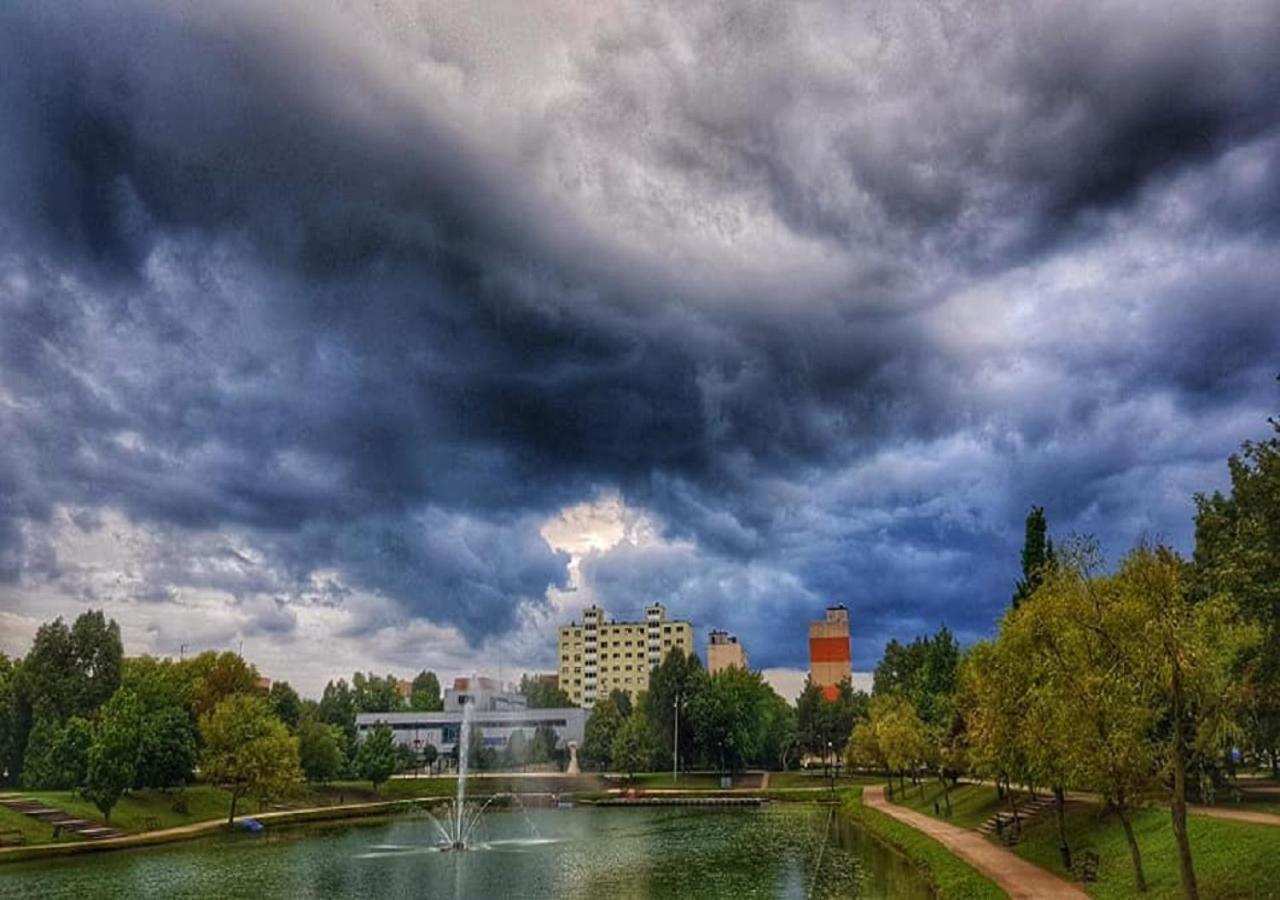 Kertvárosi Apartman Tiszaújváros Habitación foto